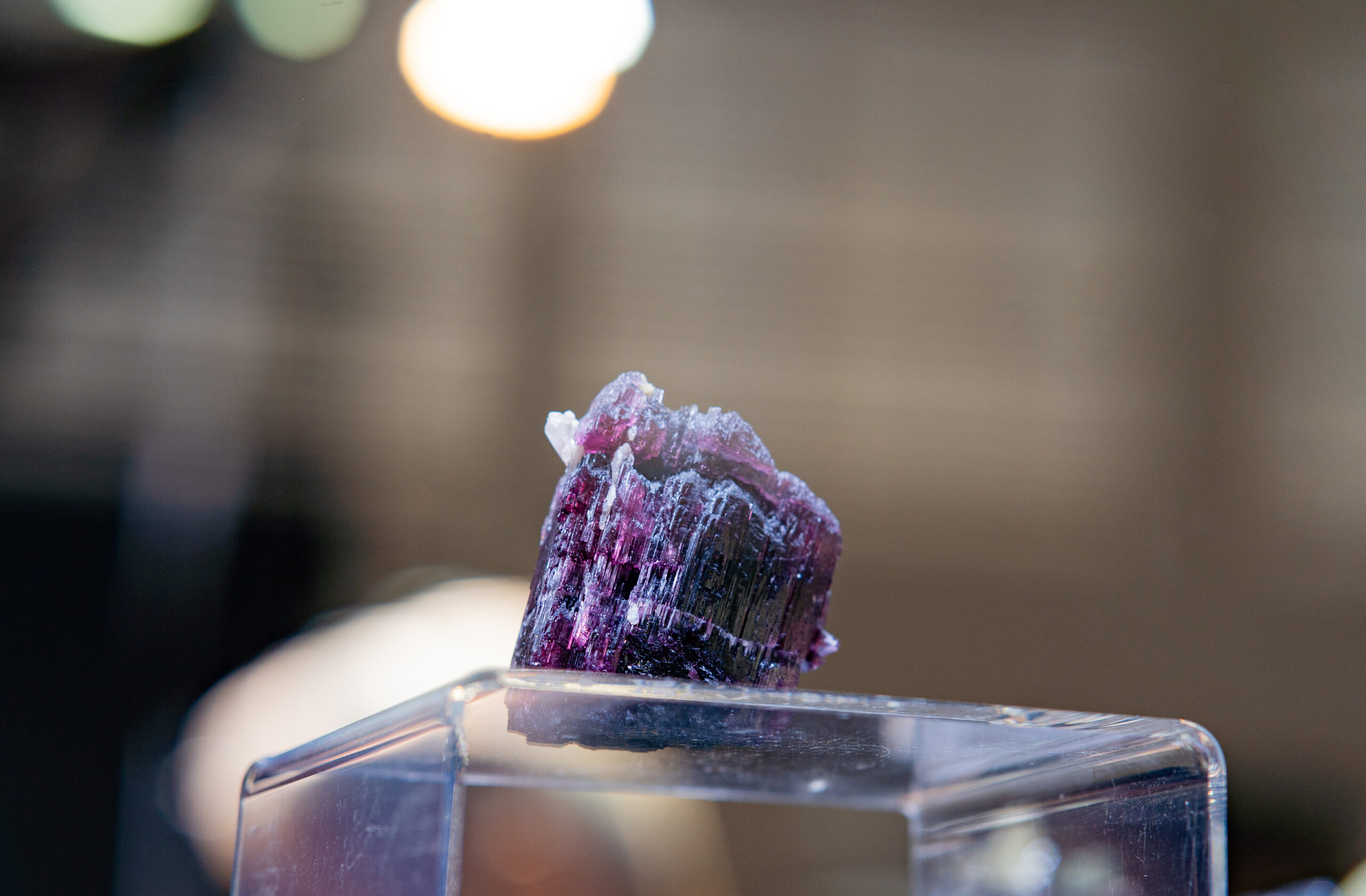 Gemas Brutas e Lapidadas Esmeraldas, turmalinas, Turmalina Paraíba, Rubilita, topázios, águas-marinhas, berilos, quartzos, citrinos, opalas e outras gemas que projetam o país como referência no mercado nacional e internacional.